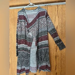 Women’s size 1X long sleeve, long length sweater with geometric pattern